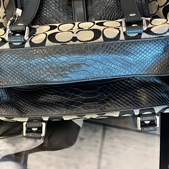 COACH 🎁Charlie Signature Python Shoulder Bag Tote Front Pocket EUC VINTAGE - Picture 16 of 16